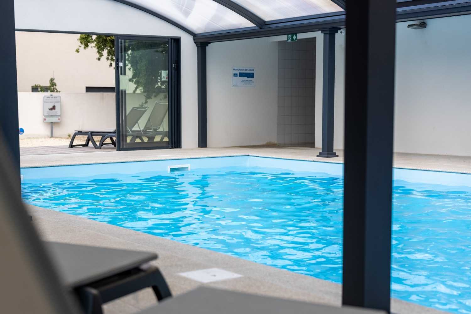 Piscine chauffée dans un camping résidentiel