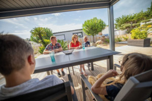 Terrasse - Aménagement extérieur de mobil-home en camping résidentiel