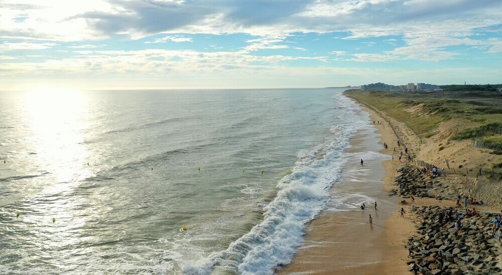 Plage près du camping résidentiel de St Hilaire de Riez en Vendée